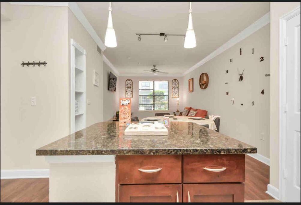 Luxury 1Bedroom/Pool View/ Galleria W/Study Desk 休斯敦 外观 照片