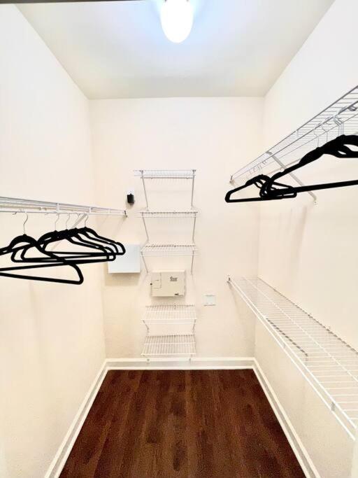 Luxury 1Bedroom/Pool View/ Galleria W/Study Desk 休斯敦 外观 照片
