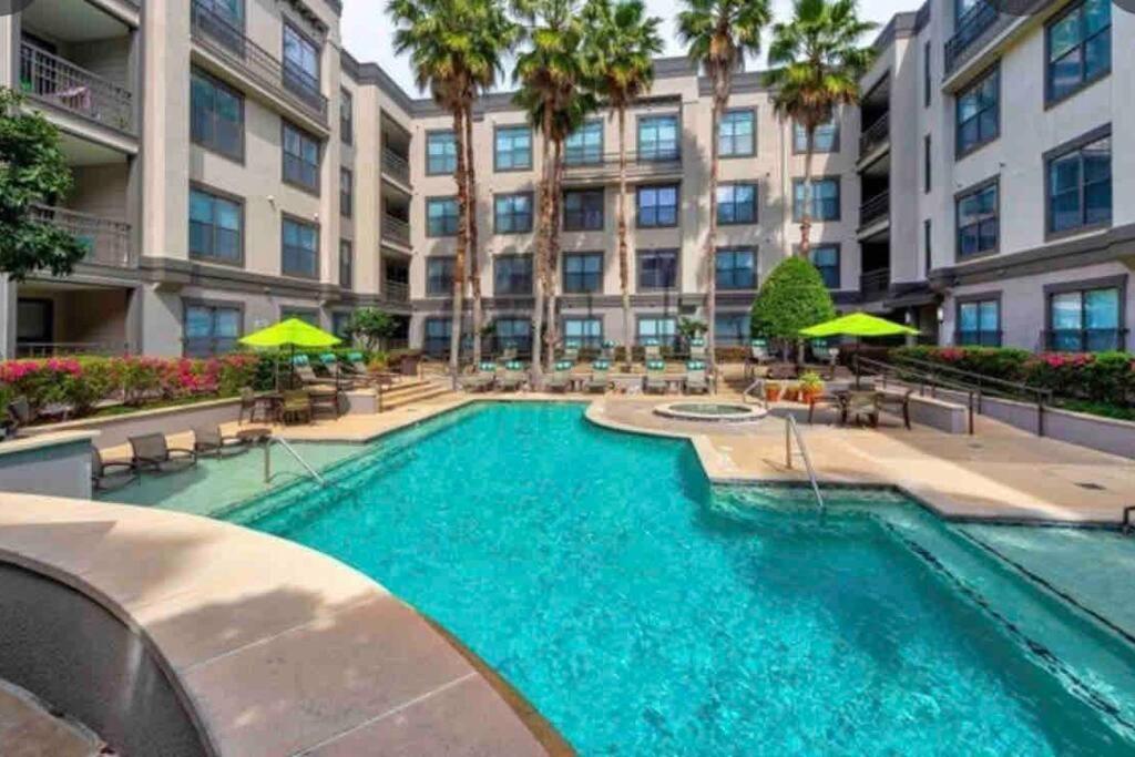 Luxury 1Bedroom/Pool View/ Galleria W/Study Desk 休斯敦 外观 照片